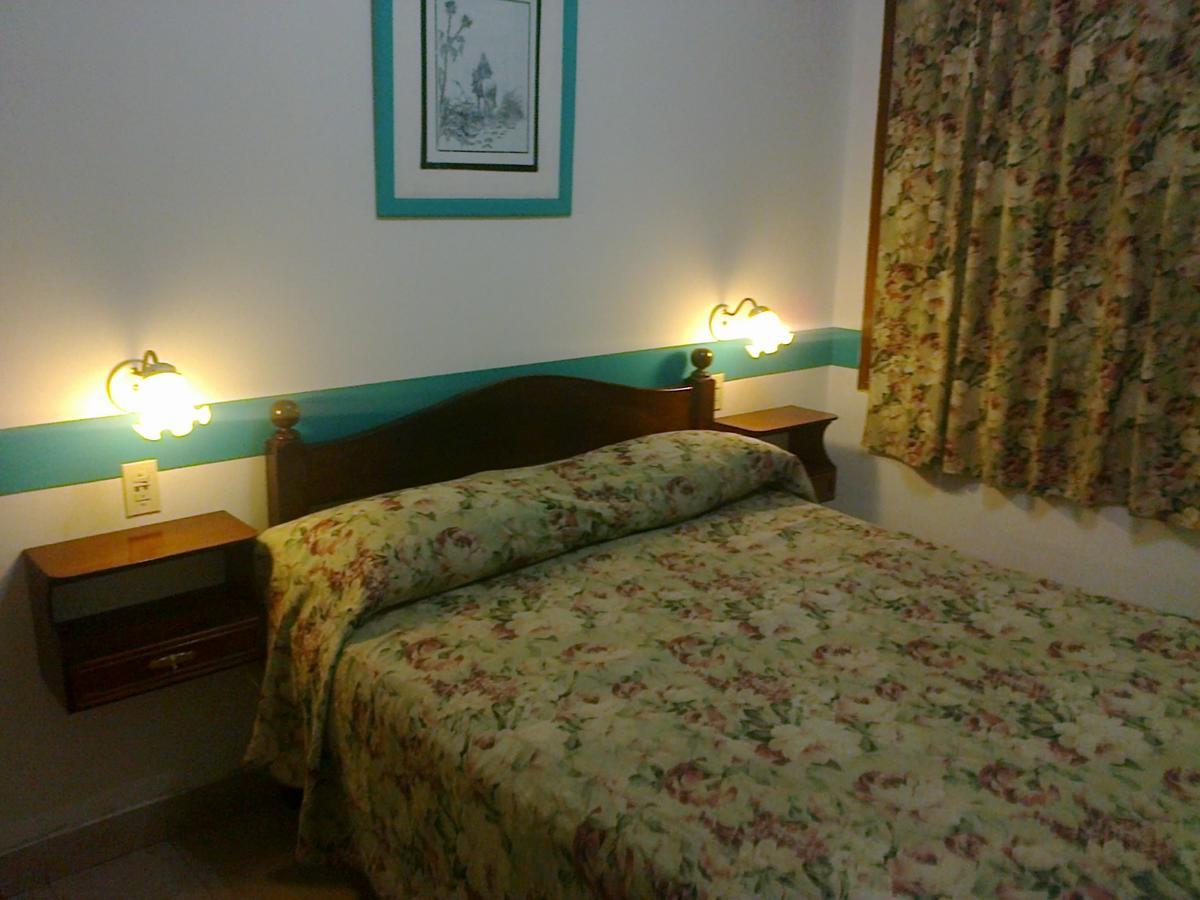 Hotel Plaza Tres Arroyos Ngoại thất bức ảnh